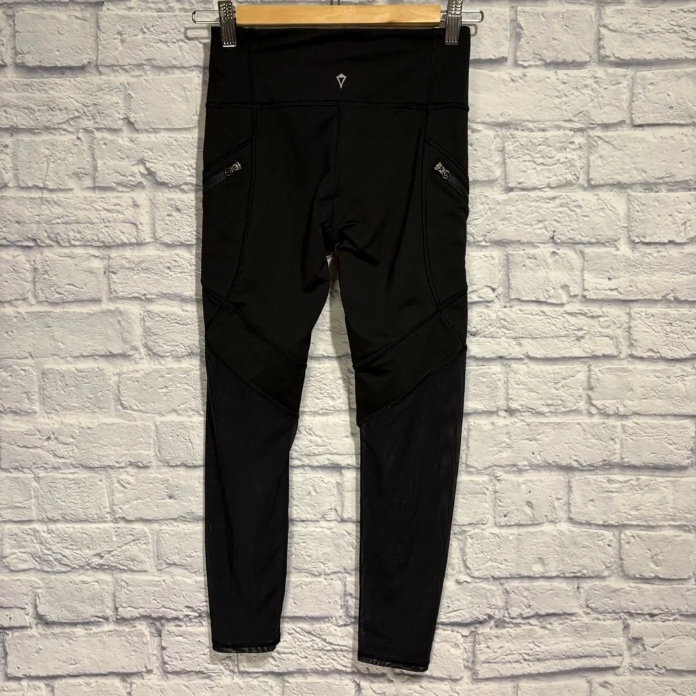 Ivivva by Lululemon Black Mesh Leggings with Striped Waistband Size 12 - Picture 8 of 9